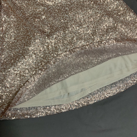 Rose Gold sequin mini skirt from American Eagle - Picture 6 of 10